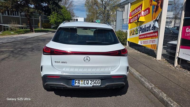 Gebraucht Mercedes EQA250 139 kW (190 PS) 2022 Weiß SUV