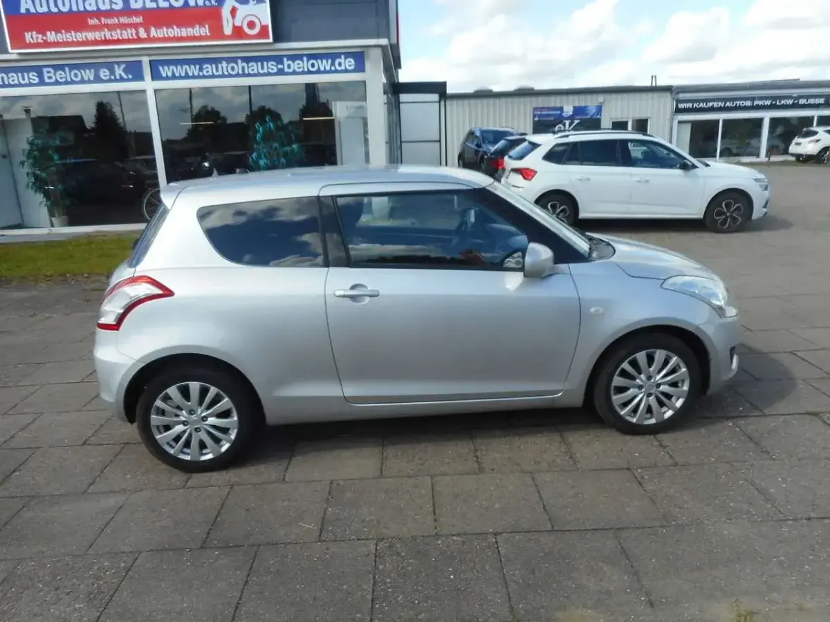 Gebraucht Suzuki Swift Club 94 PS (69 kW) 2013 Silber Kleinwagen