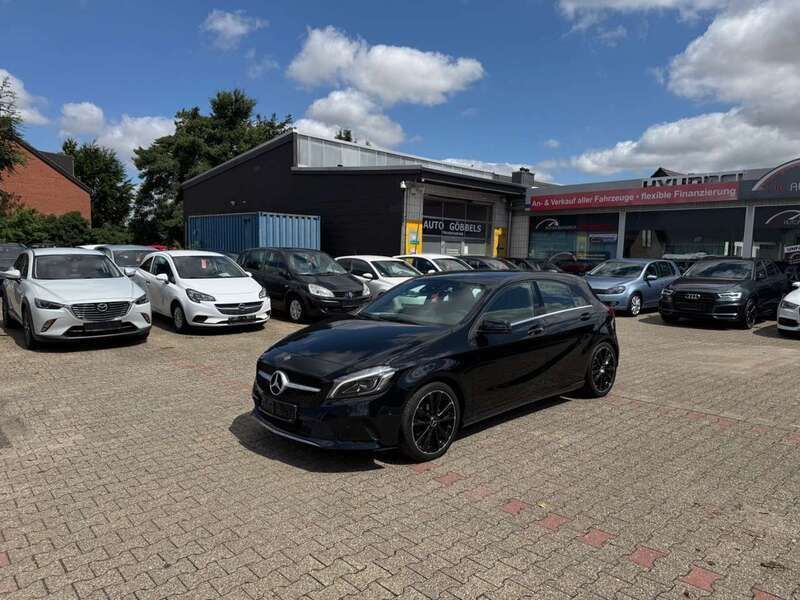Kosmosschwarz metalliclack Gebraucht 2017 Mercedes A200 Urban Limousine | 17.990 € (Fairer Preis) - Bild 1/4