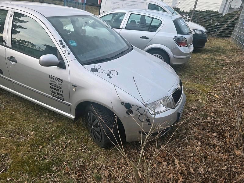 Gebraucht Skoda Fabia 75 PS (55 kW) 2001 Silber Kleinwagen