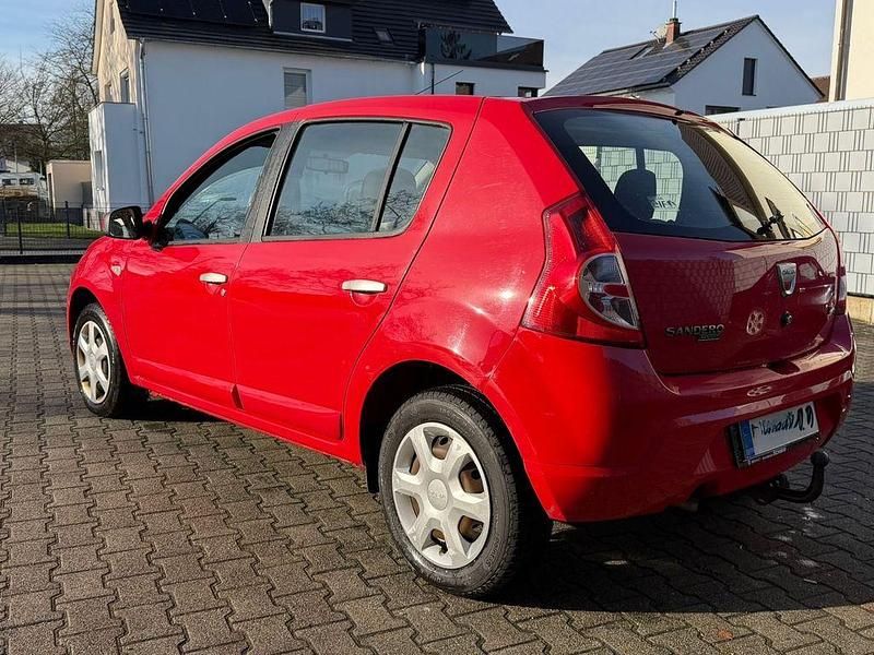 Gebraucht Dacia Sandero Lauréate 87 PS (63 kW) 2010 Rot Limousine