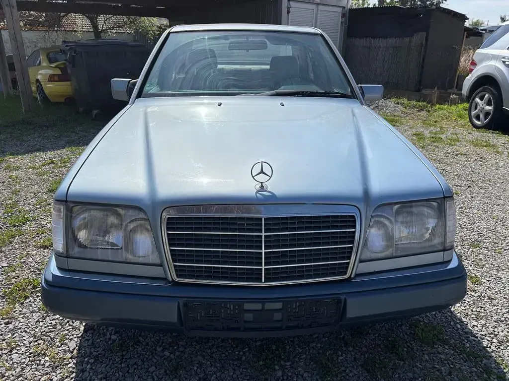 Brugt Mercedes E200 136 HK (100 kW) 1994 Blå Sedan