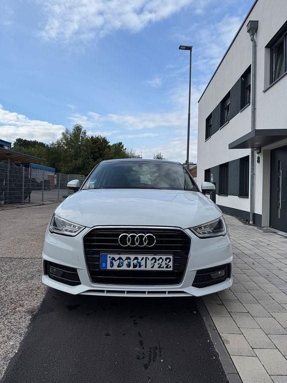 Schwarz Gebraucht 2017 Audi A1 Sport Kleinwagen | 10.200 € (Fairer Preis) - Bild 1/4