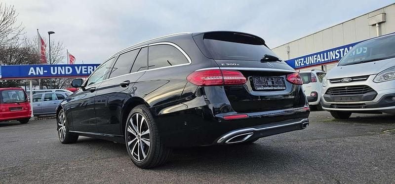 Gebraucht Mercedes E300 211 PS (155 kW) 2021 Schwarz  unilack Kombi