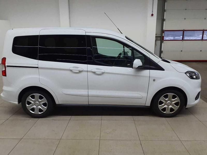 Gebraucht Ford Tourneo Trend 100 PS (73 kW) 2020 Frostweiß Kombi