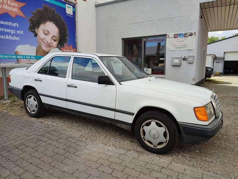 Gebraucht Mercedes E250 90 PS (66 kW) 1988 Weiß Limousine