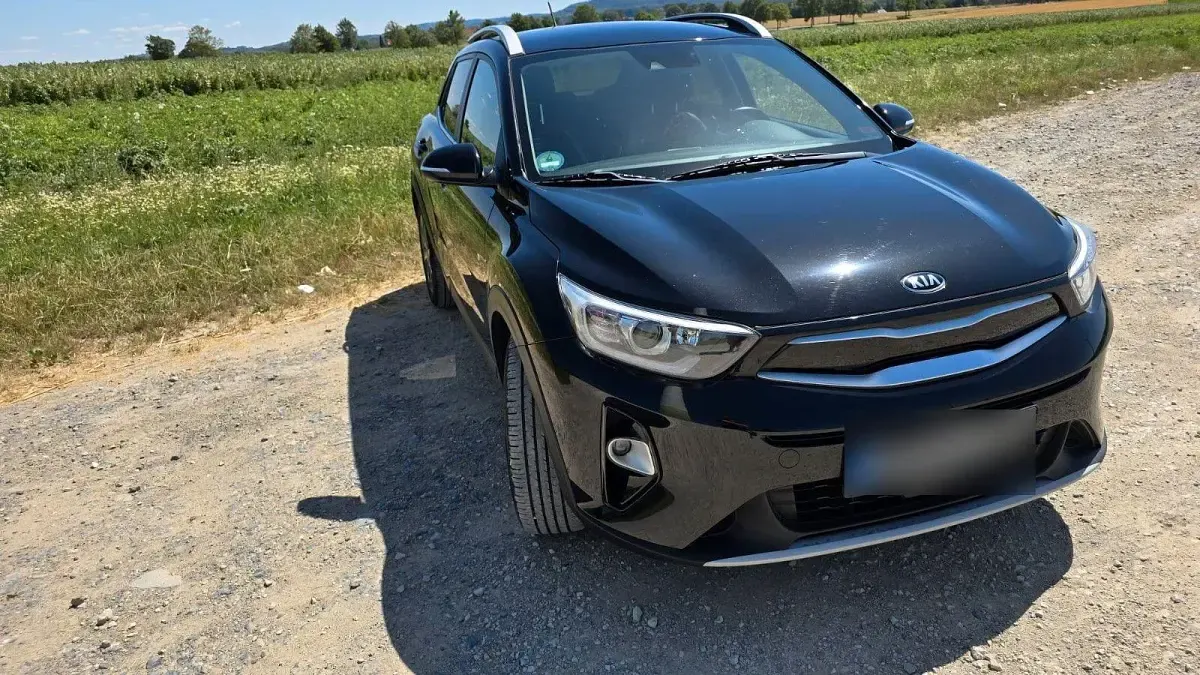 Gebraucht Kia Stonic Spirit 120 PS (88 kW) 2017 Schwarz SUV