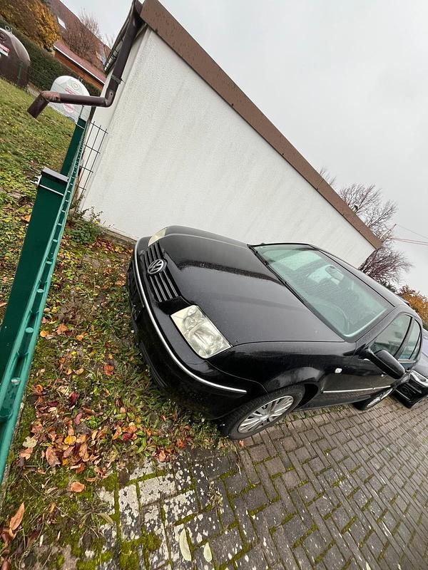 Schwarz Gebraucht 2003 VW Bora Limousine | 600 € (Superpreis) - Bild 1/4