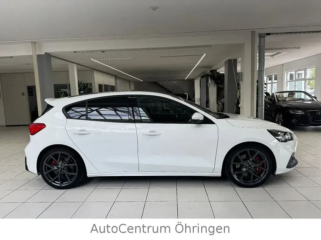 Używany Ford Focus Performance Edition 280 KM (205 kW) 2022 Biały Sedan/Limuzyna