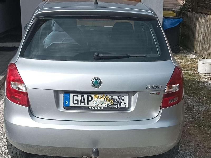 Gebraucht Skoda Fabia 69 PS (50 kW) 2011 Silber Limousine