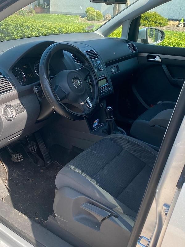 Gebraucht VW Touran 103 PS (75 kW) 2013 Silber Van / Kleinbus