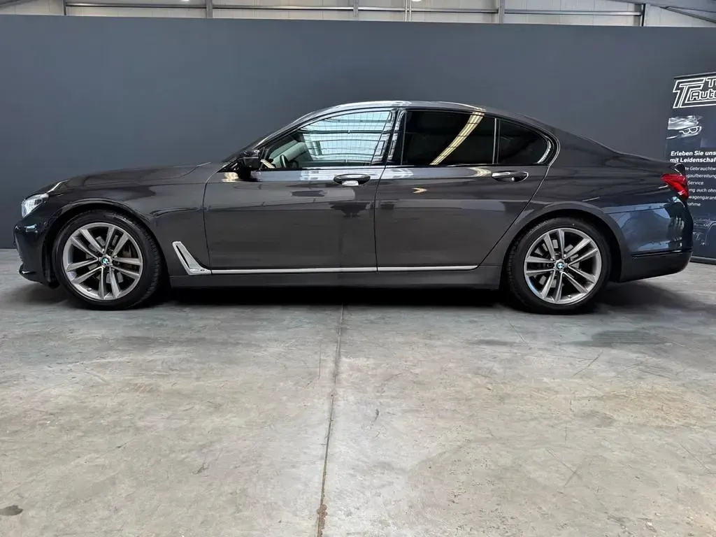 Gebraucht BMW 740 320 PS (235 kW) 2018 Grau Limousine