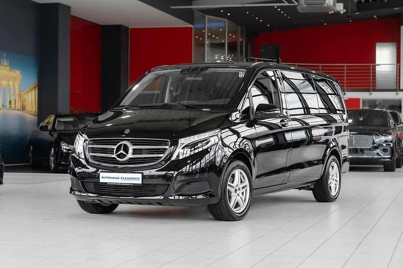 Schwarz Gebraucht 2019 Mercedes V220 Van / Kleinbus | 40.980 € (Guter Preis) - Bild 1/4