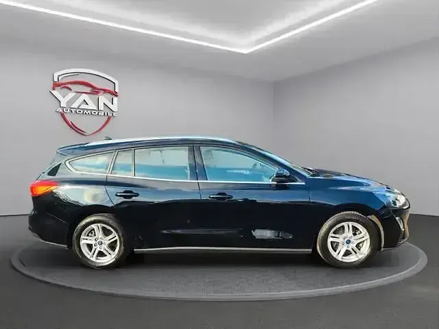 Używany Ford Focus 101 KM (74 kW) 2022 Czarny Kombi
