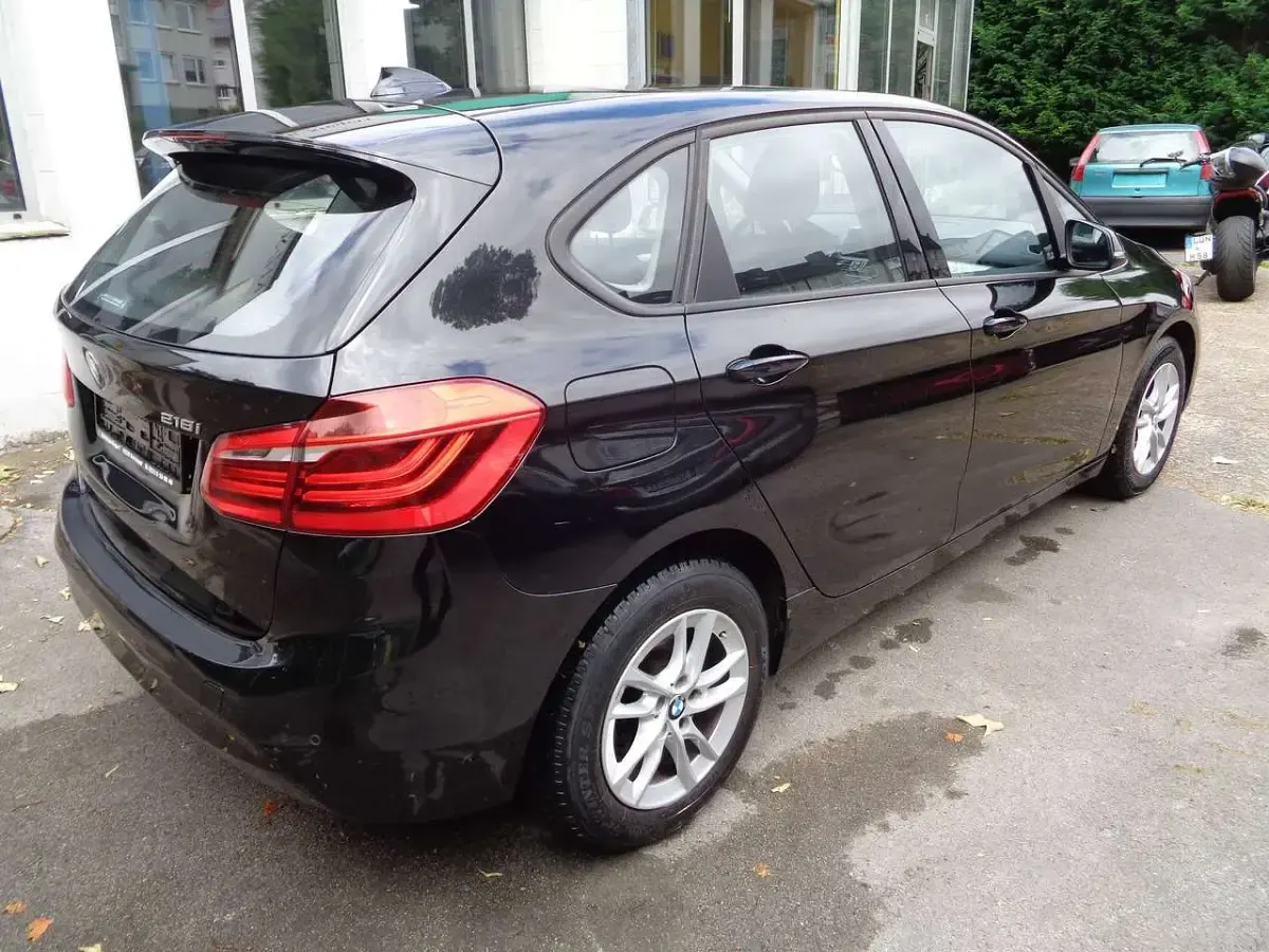 Gebraucht BMW 218 136 PS (100 kW) 2016 Black sapphire metallic Kombi