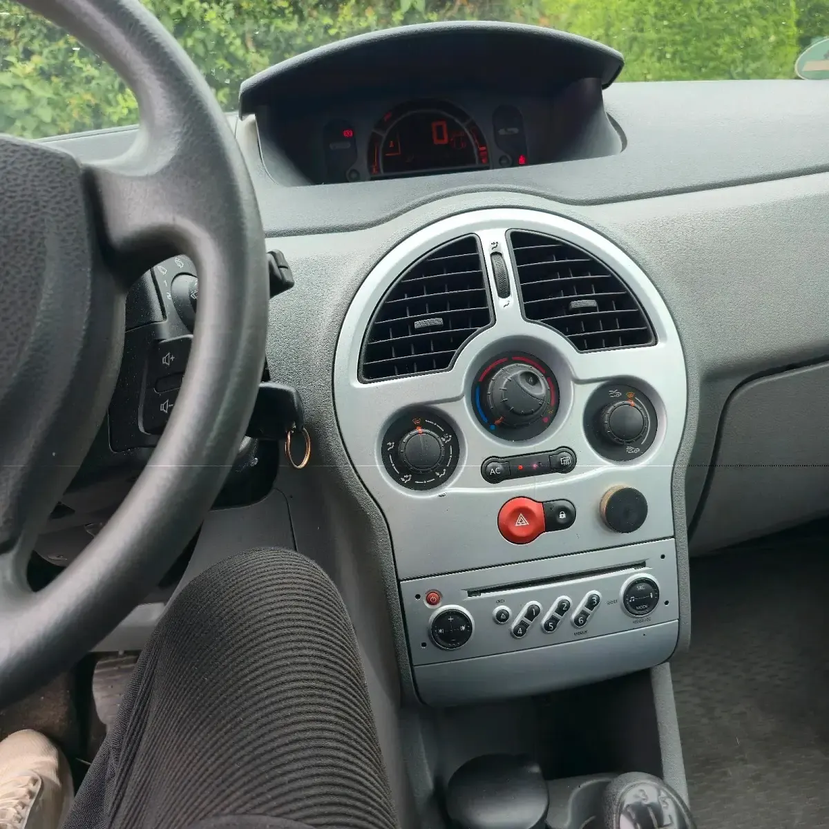 Gebraucht Renault Modus 86 PS (63 kW) 2010 Silber Van / Kleinbus
