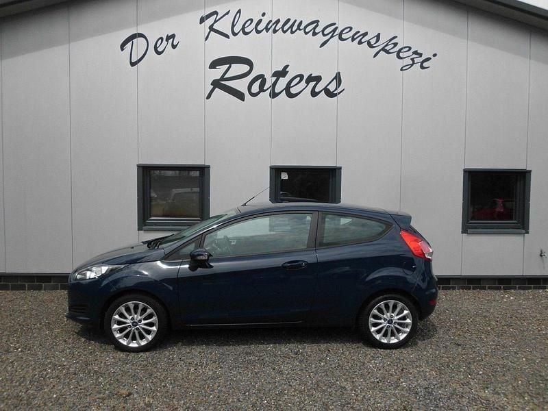 Blau Gebraucht 2015 Ford Fiesta Trend Kleinwagen | 7.250 € (Fairer Preis) - Bild 1/4