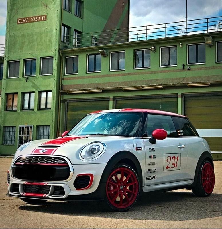 Silber Gebraucht 2018 Mini John Cooper Works Kleinwagen | 22.999 € (Guter Preis) - Bild 1/4