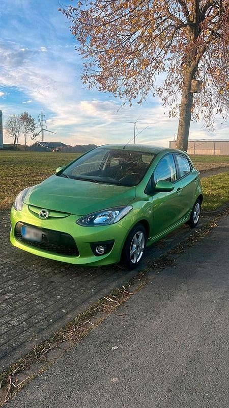 Second-hand Mazda 2 103 CP (75 kW) 2009 Verde Hatchback