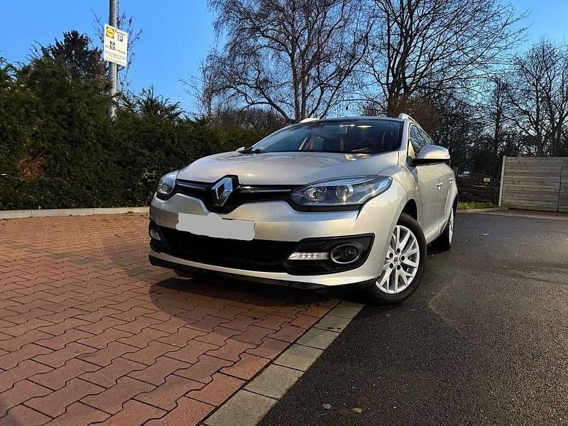 Grau Gebraucht 2014 Renault Mégane III LIMITED Limousine | 3.700 € (Guter Preis) - Bild 1/4