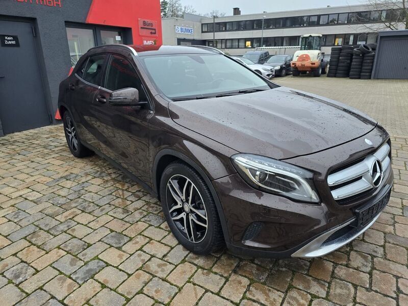 Gebraucht Mercedes GLA200 136 PS (100 kW) 2016 Braun SUV