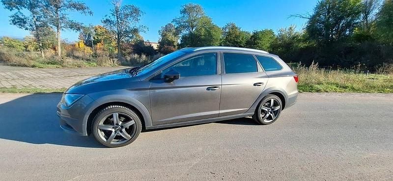 Braun Gebraucht 2015 Seat Leon X-Perience Kombi | 9.900 € (Fairer Preis) - Bild 1/4