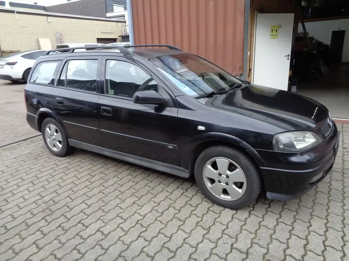 Używany Opel Astra 103 KM (75 kW) 2003 Czarny Kombi