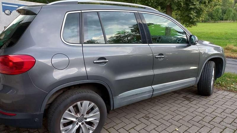 Grau Gebraucht 2013 VW Tiguan Life SUV | 8.700 € (Superpreis) - Bild 1/2