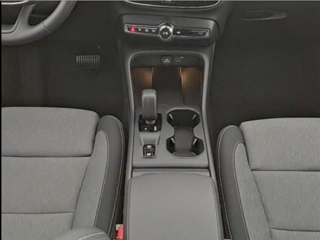 Gebraucht Volvo XC40 Core 163 PS (119 kW) 2025 Grau SUV