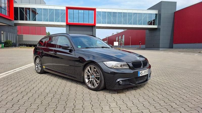 Schwarz Gebraucht 2010 BMW 325 M Sport Kombi | 13.950 € (Teuer) - Bild 1/4