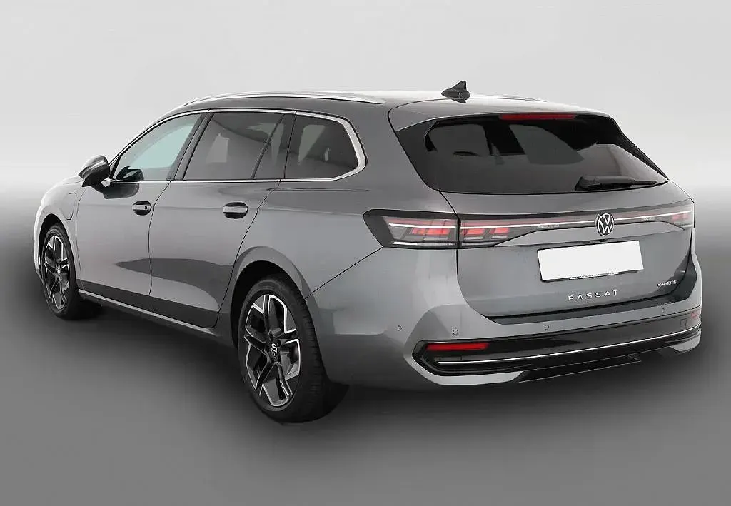 Usata VW Passat Elegance 272 CV (200 kW) 2025 Grigio Station wagon