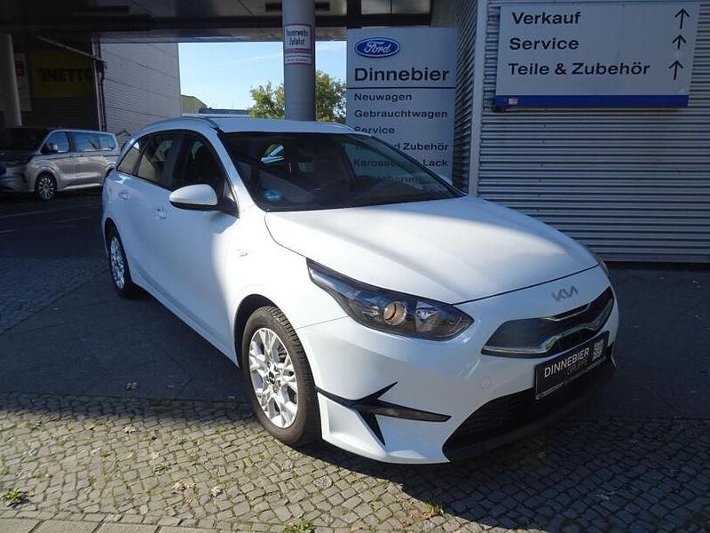 Gebraucht Kia Ceed Vision 160 PS (117 kW) 2023 Weiss Kleinwagen