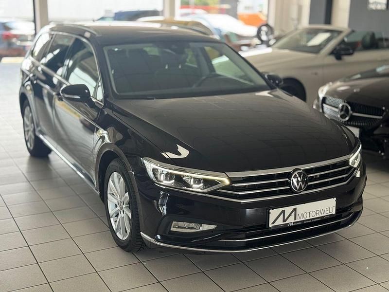 Schwarz Gebraucht 2023 VW Passat Elegance Kombi | 24.995 € (Etwas zu teuer) - Bild 1/4