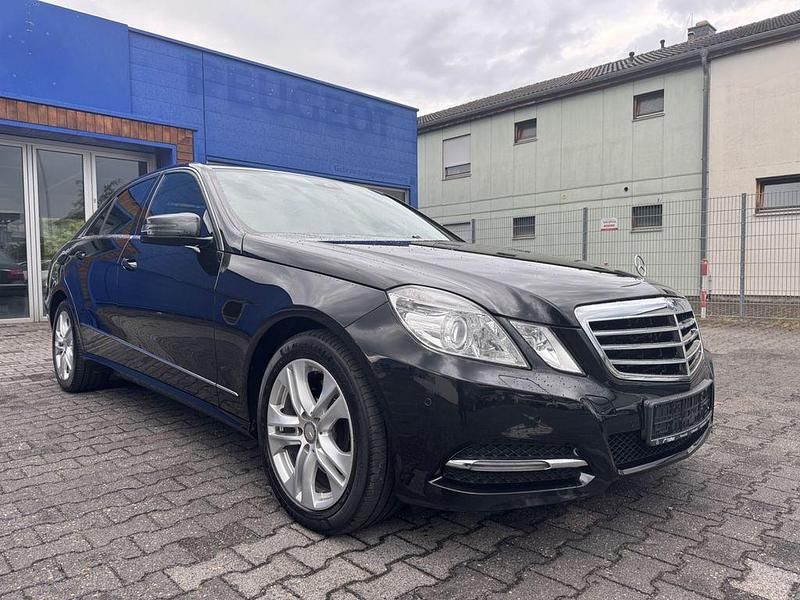 Schwarz Gebraucht 2012 Mercedes E350 Avantgarde Limousine | 13.990 € (Superpreis) - Bild 1/4