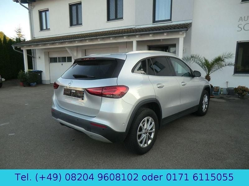 Gebraucht Mercedes GLA200 150 PS (110 kW) 2022 Iridiumsilber SUV
