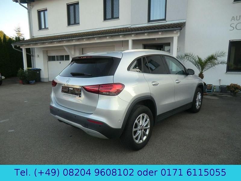 Gebraucht Mercedes GLA200 150 PS (110 kW) 2022 Iridiumsilber SUV