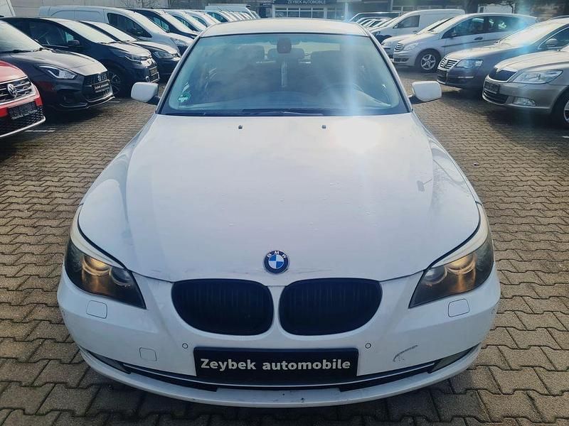 Gebraucht BMW 525 Advantage 197 PS (144 kW) 2008 Alpinweiss iii Limousine