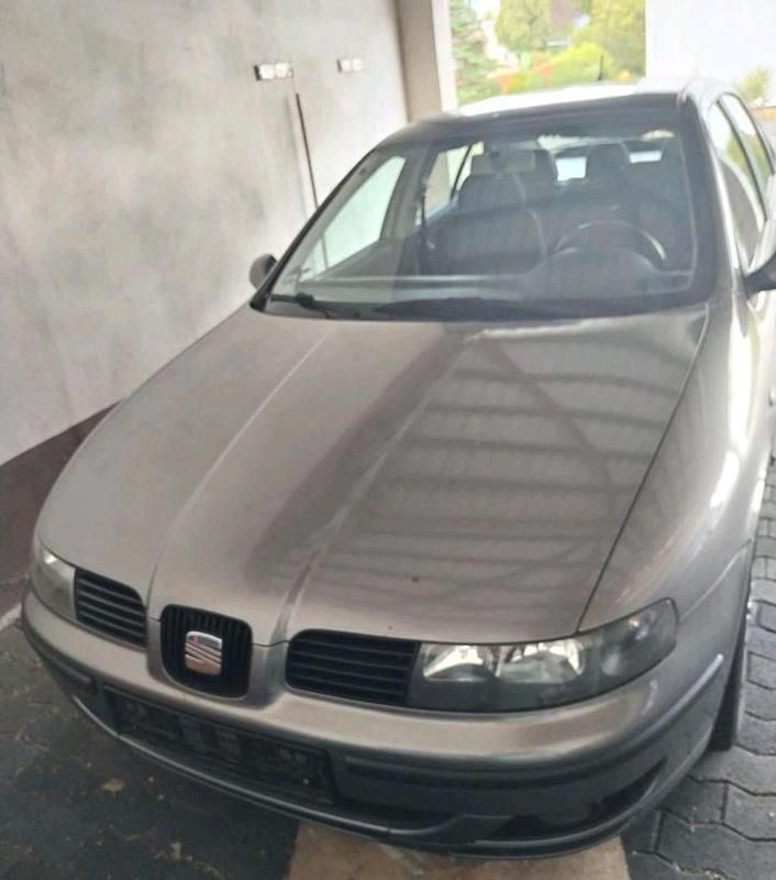Silber Gebraucht 2004 Seat Leon Kleinwagen | 950 € (Fairer Preis) - Bild 1/4