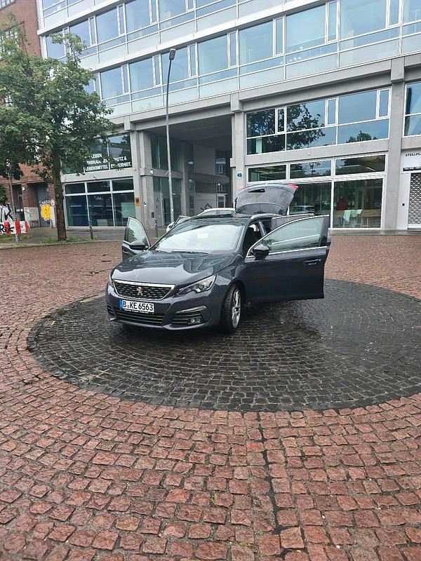 Gebraucht Peugeot 308 SW GT-line 140 PS (102 kW) 2019 Blau Kombi