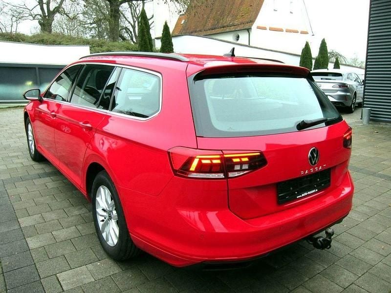 Gebraucht VW Passat Business 122 PS (89 kW) 2023 Rot Limousine