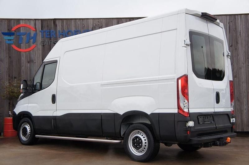 Gebraucht Iveco Daily 116 PS (85 kW) 2018 Weiß Van / Kleinbus
