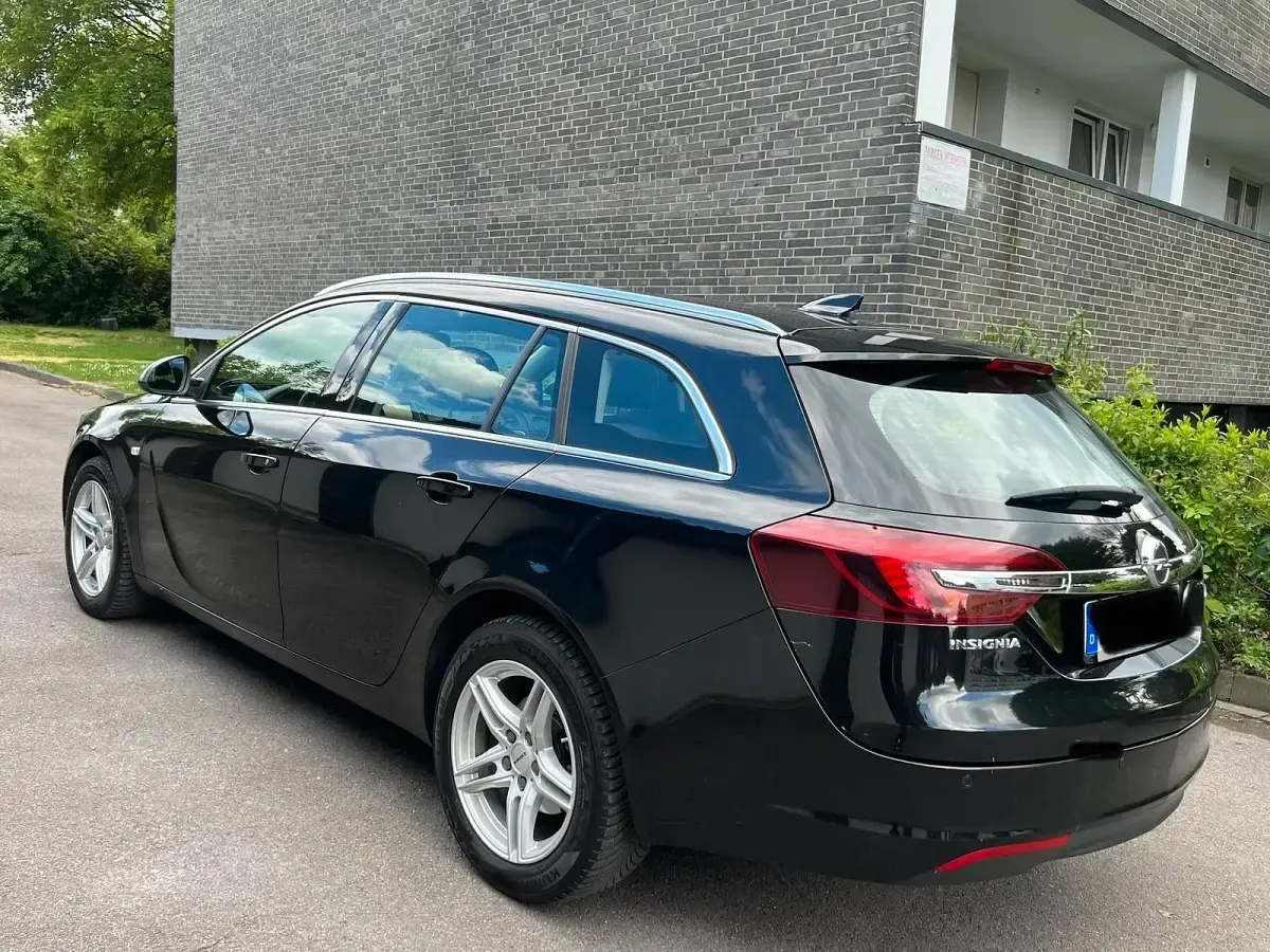 Gebraucht Opel Insignia 140 PS (102 kW) 2016 Schwarz Kombi