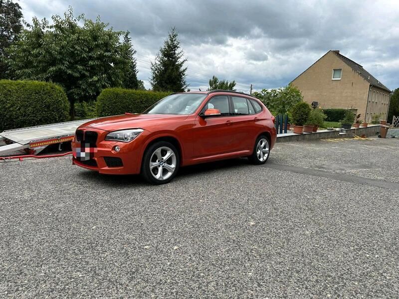Orange Gebraucht 2013 BMW X1 SUV | 14.500 € - Bild 1/4