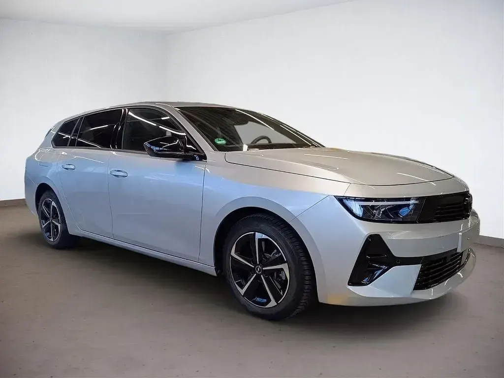 Gebraucht Opel Astra 131 PS (96 kW) 2024 Silber Kleinwagen