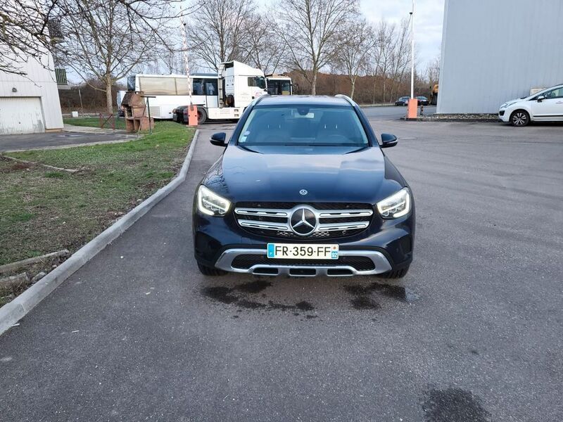 Blau Gebraucht 2020 Mercedes GLC300 Limousine | 39.970 € - Bild 1/4