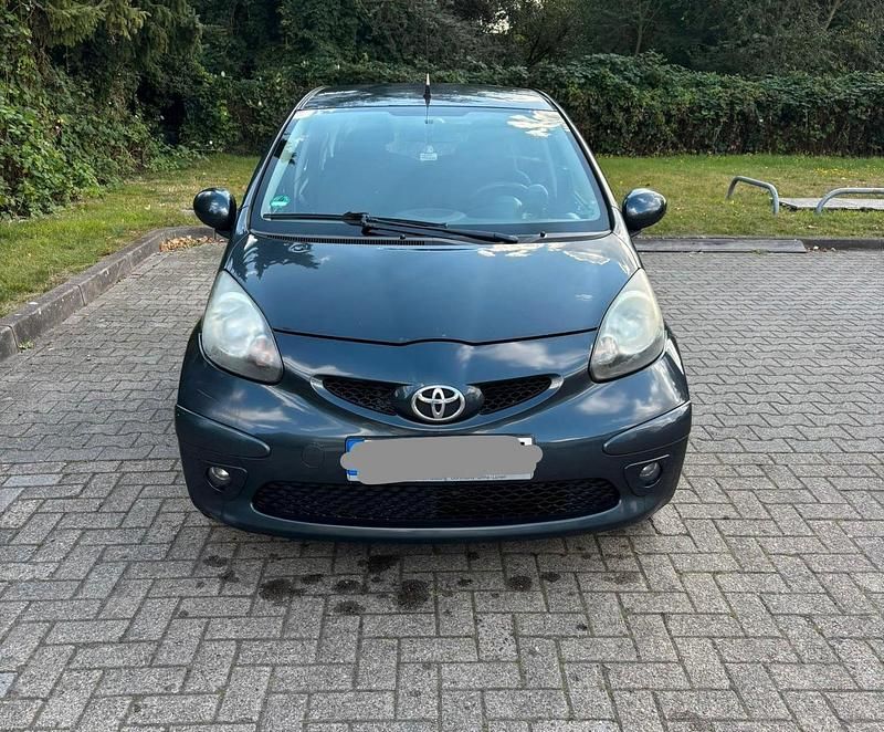 Blau Gebraucht 2005 Toyota Aygo Kleinwagen | 1.725 € (Etwas zu teuer) - Bild 1/4