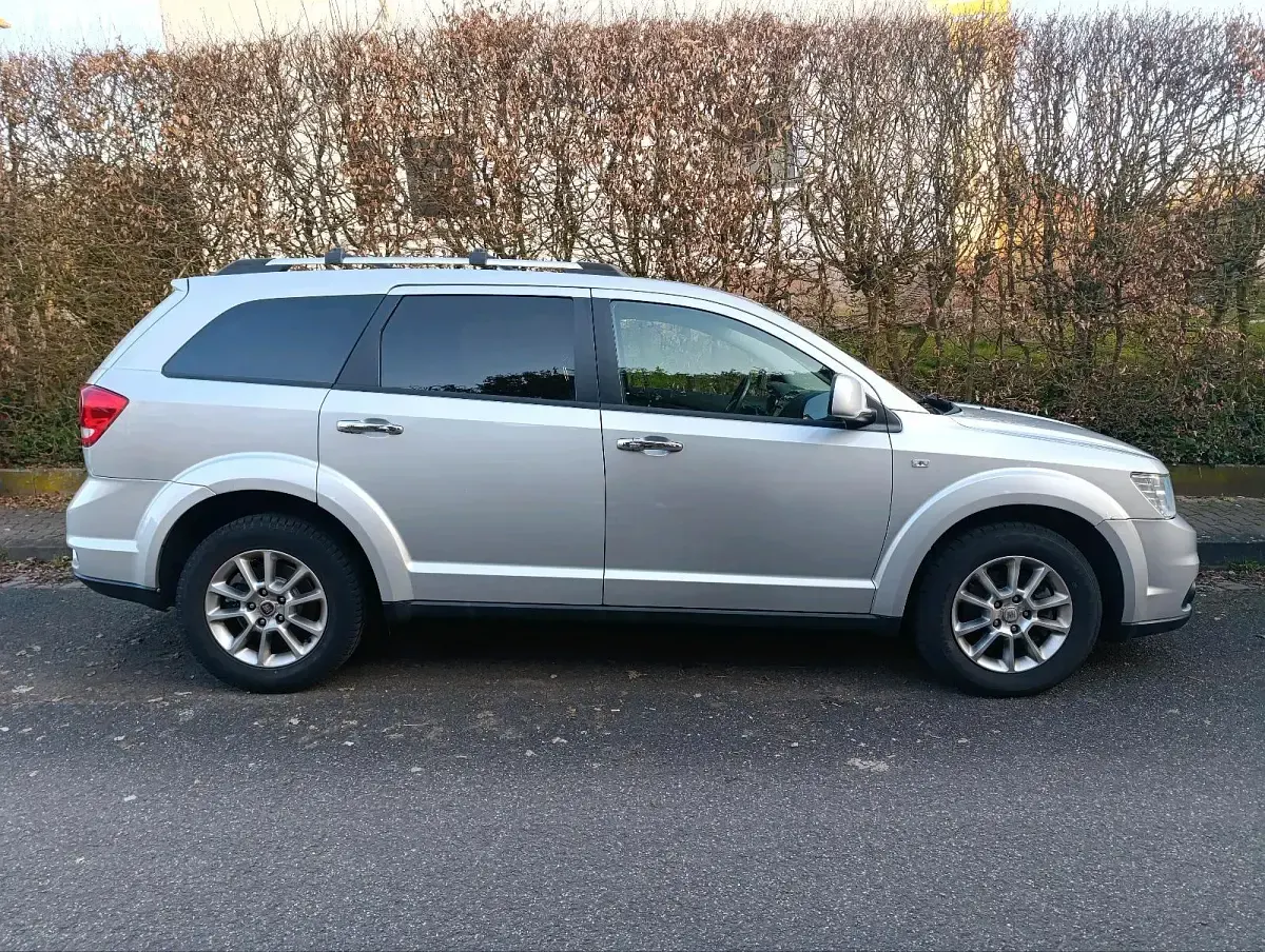 Gebraucht Fiat Freemont 170 PS (125 kW) 2026 Silber SUV