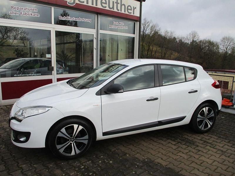 Weiß Gebraucht 2013 Renault Mégane III Limousine | 6.550 € (Etwas zu teuer) - Bild 1/4