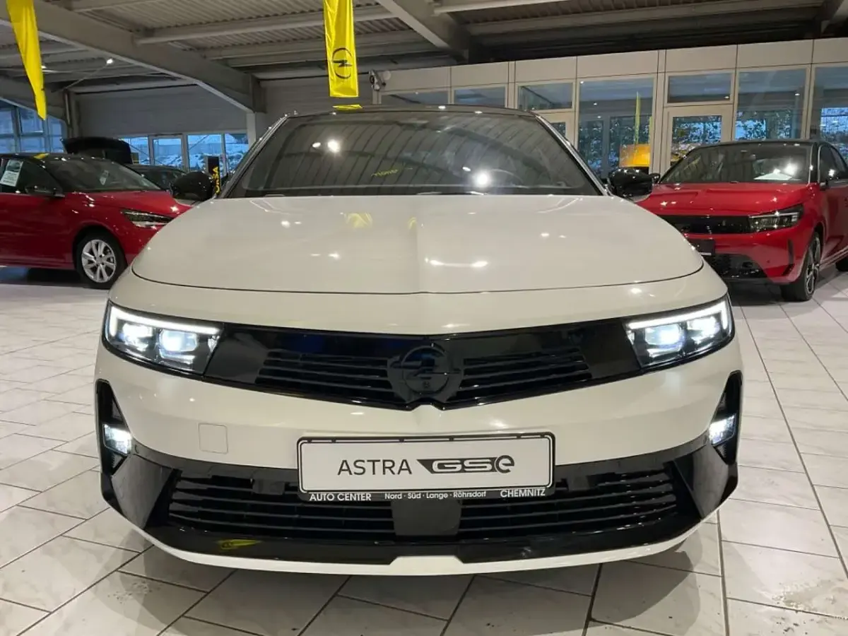 Gebraucht Opel Astra GSe 224 PS (164 kW) 2023 Weiß Limousine