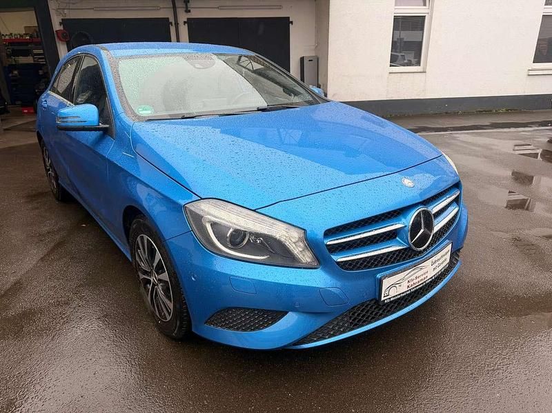 Gebraucht Mercedes A180 109 PS (80 kW) 2012 Suedseeblau  metalliclack Kleinwagen
